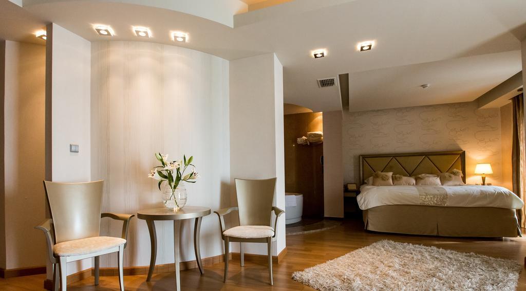 Hotel Elpida &